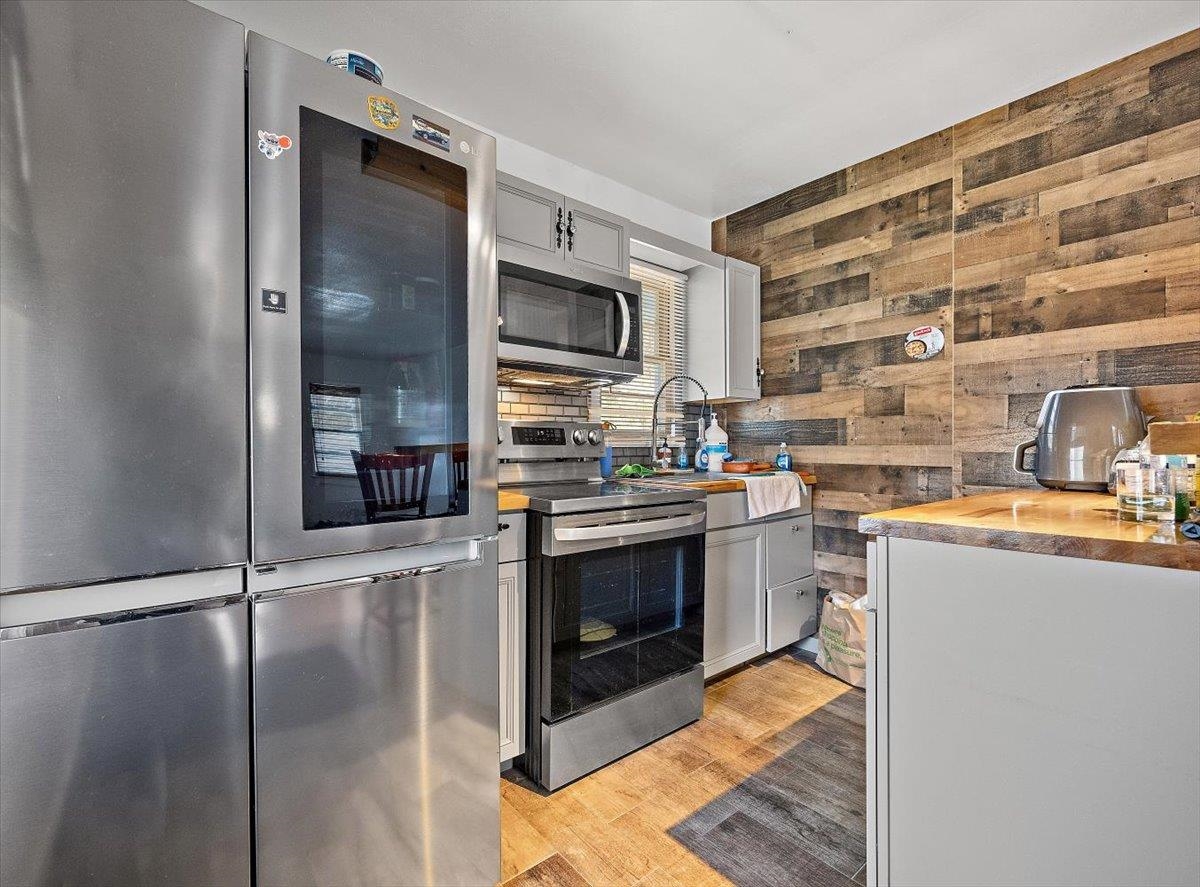 6 E San Carlos Ave