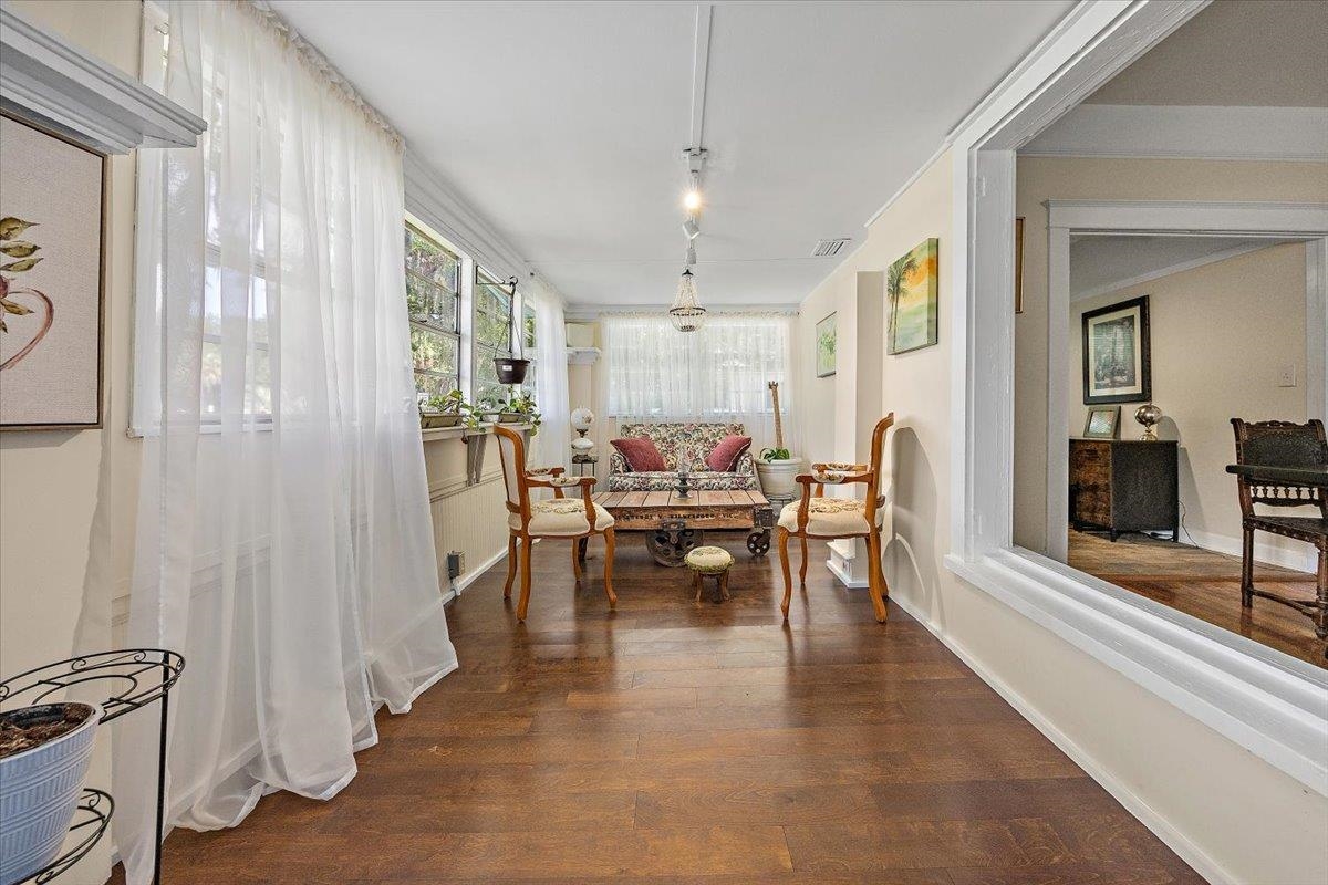 6 E San Carlos Ave
