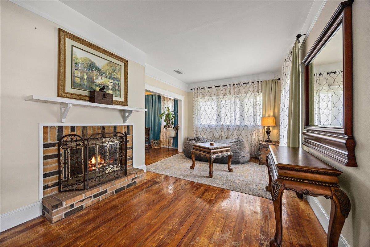 6 E San Carlos Ave