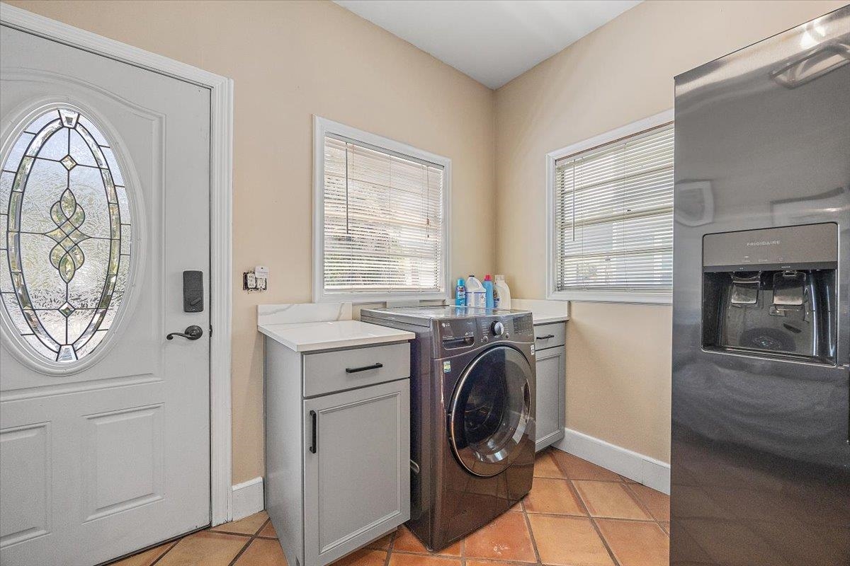 6 E San Carlos Ave