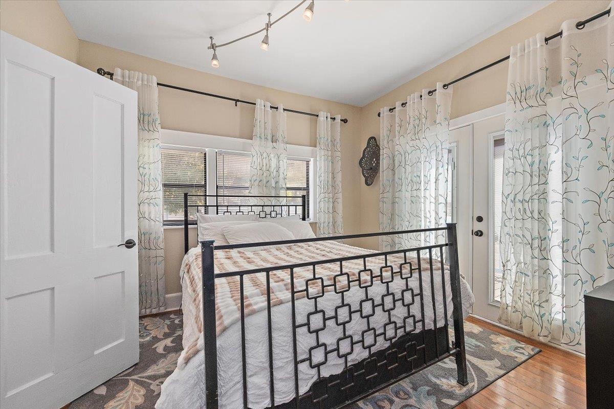 6 E San Carlos Ave