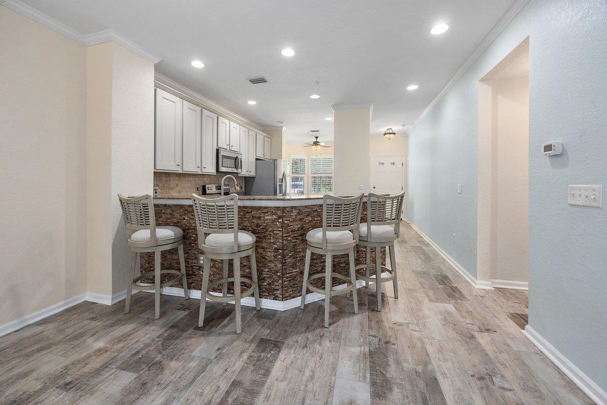 115 E Pine Hollow Trl Unit: 106