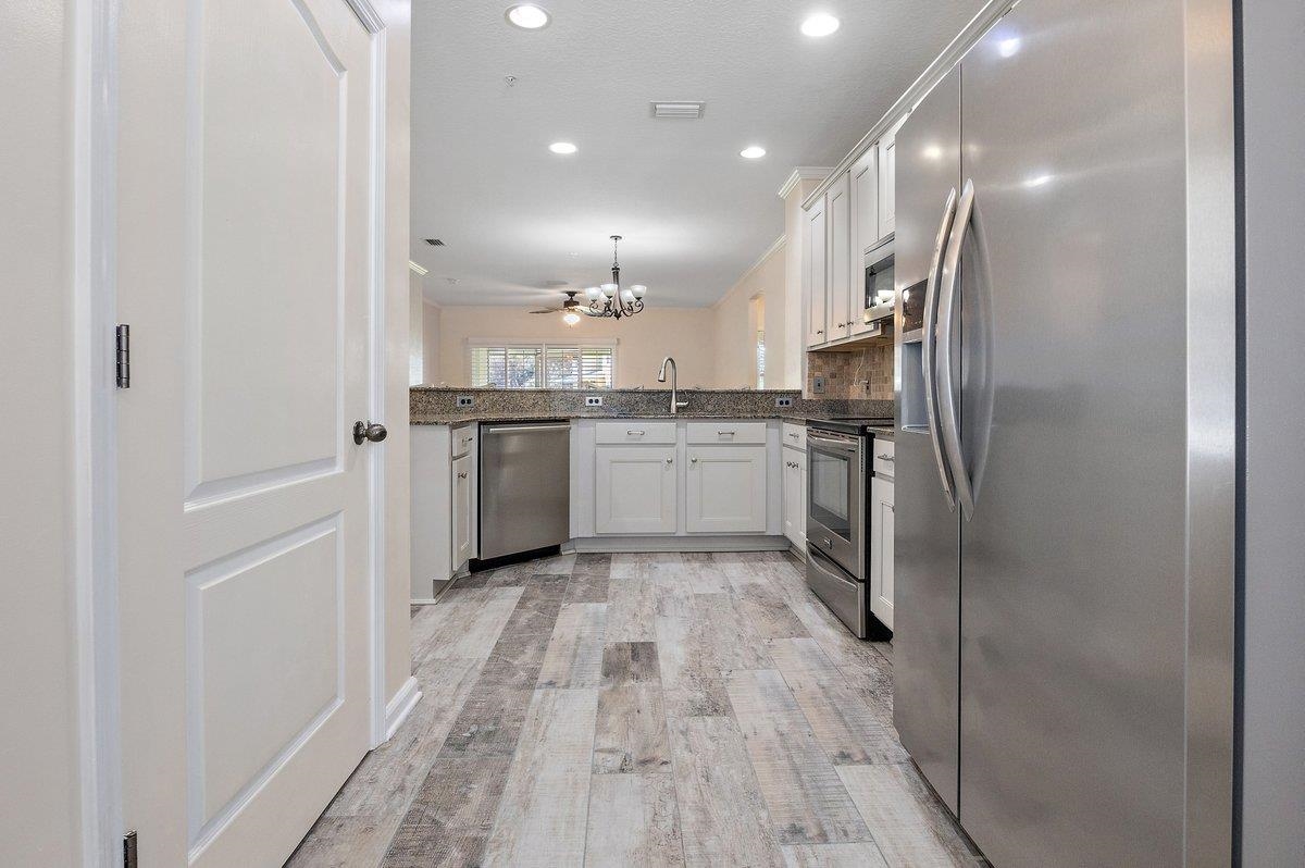 115 E Pine Hollow Trl Unit: 106