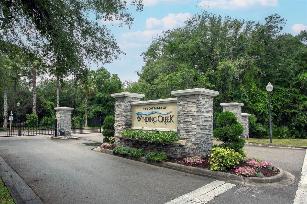 115 E Pine Hollow Trl Unit: 106