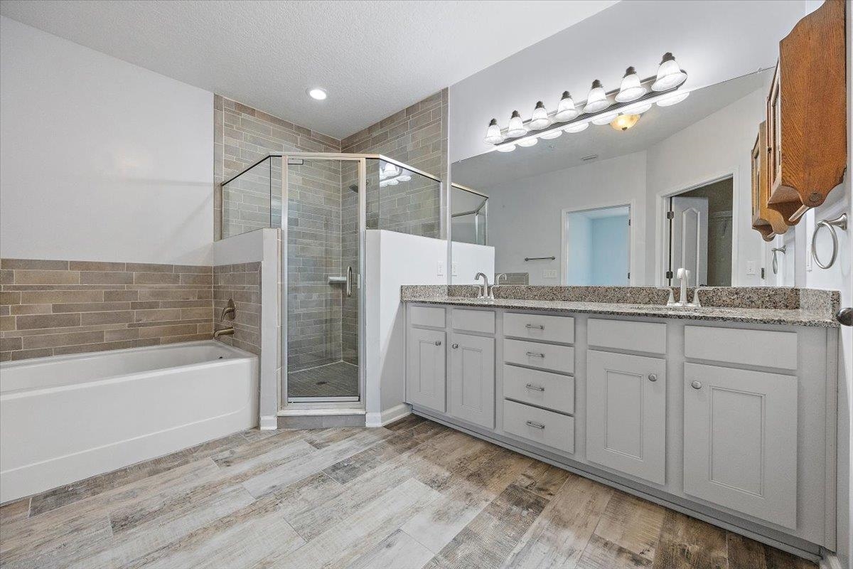 115 E Pine Hollow Trl Unit: 106