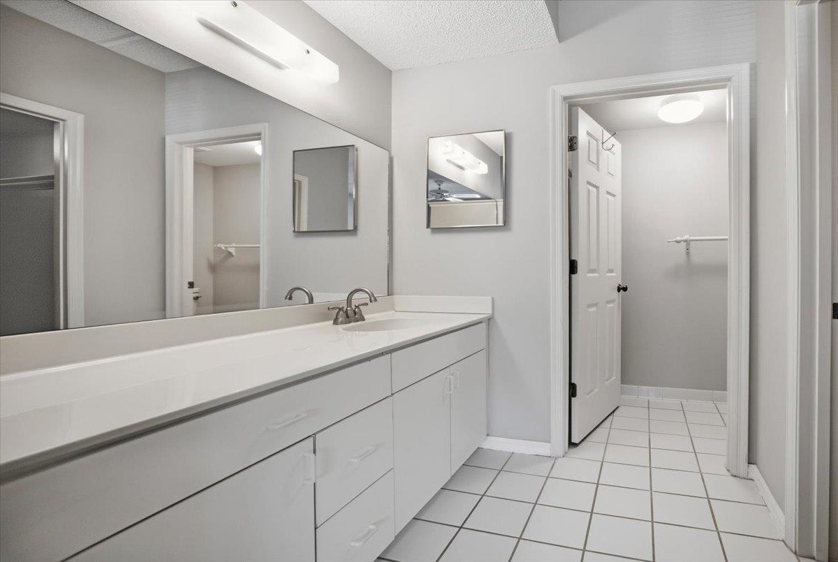 27 Santiago Ct