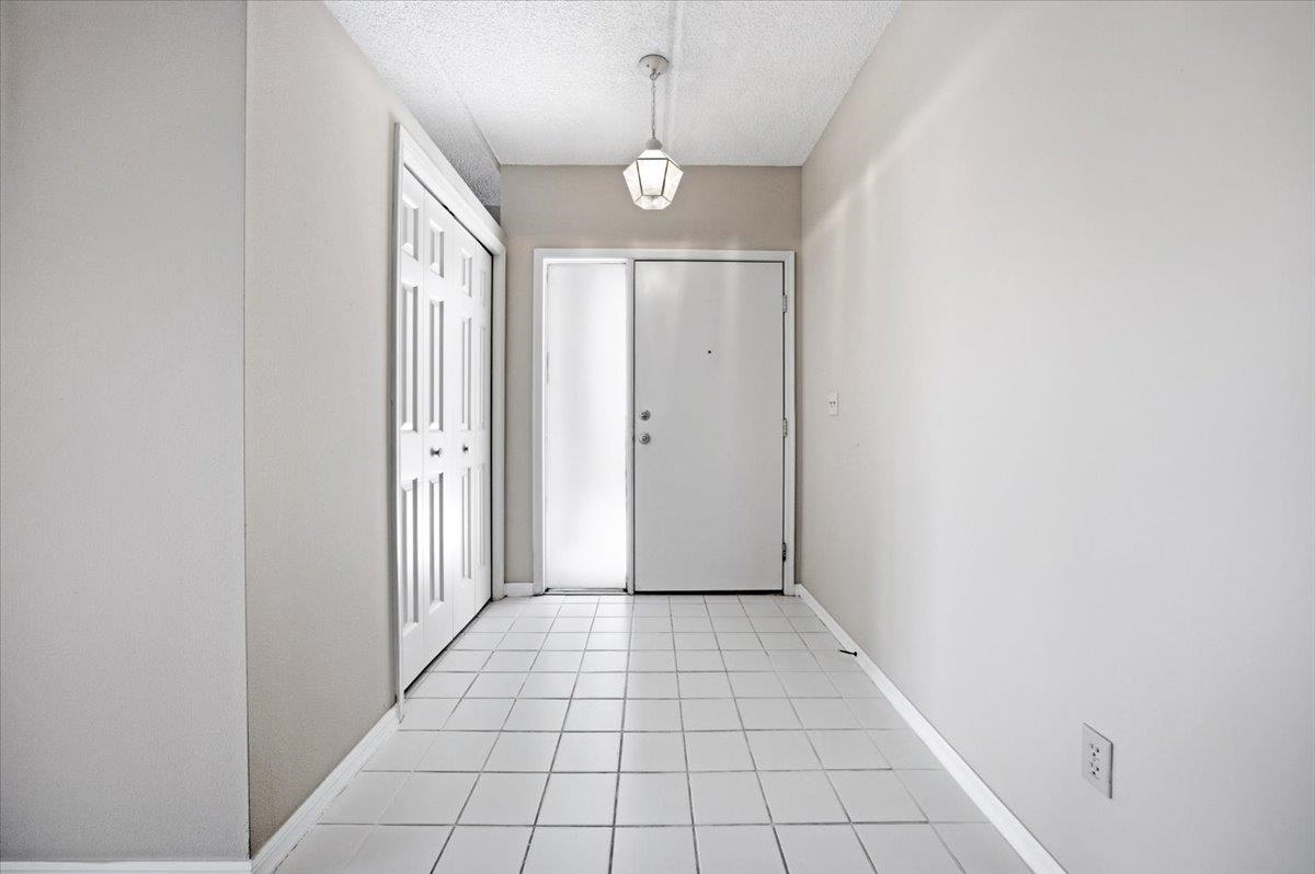 27 Santiago Ct