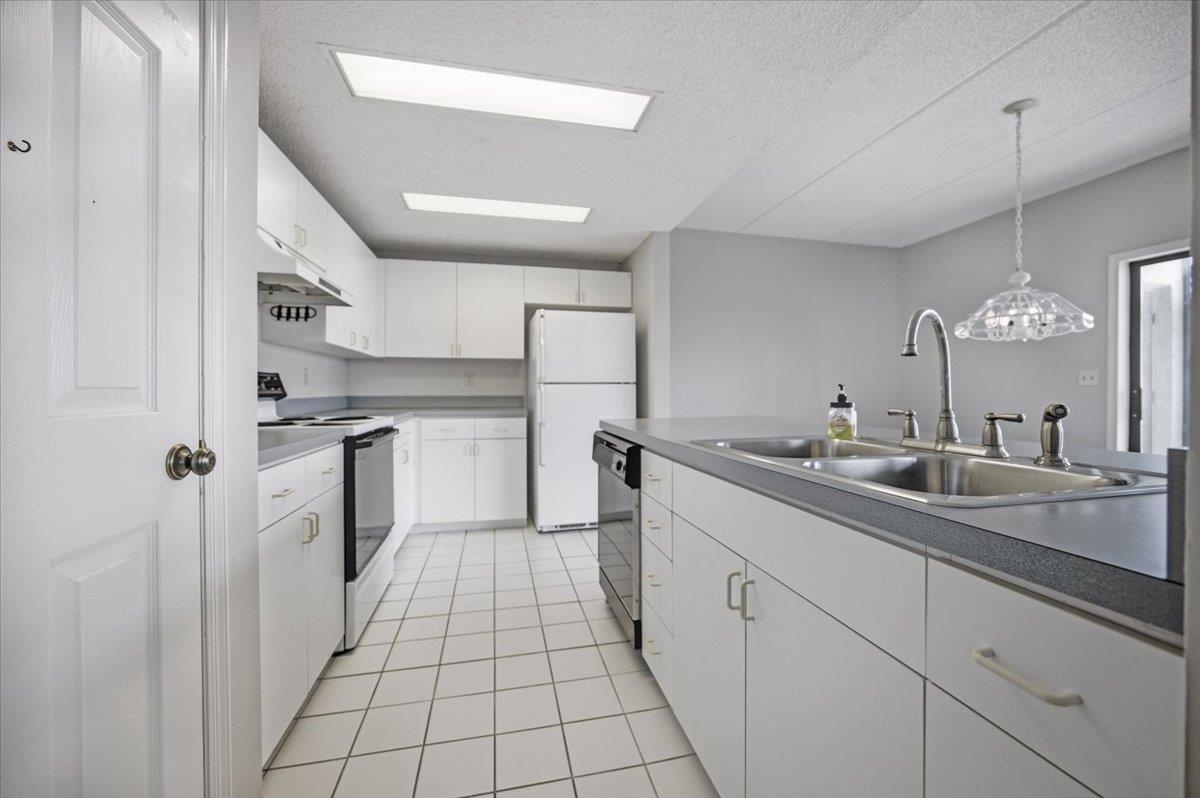 27 Santiago Ct