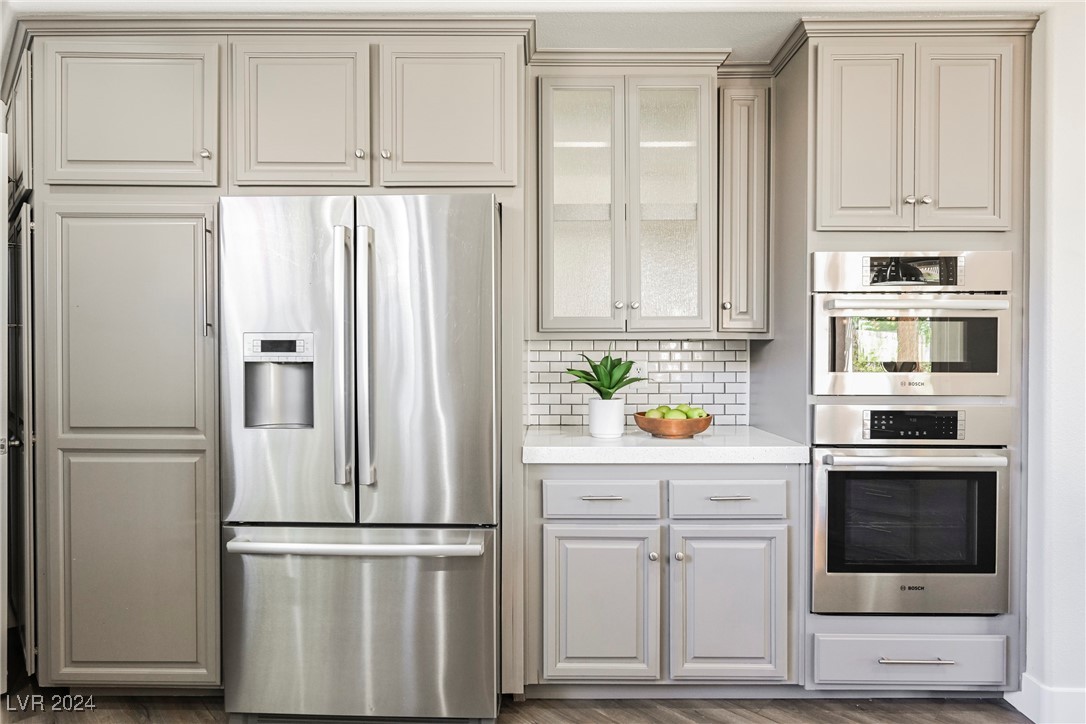 1882 Whispering Circle