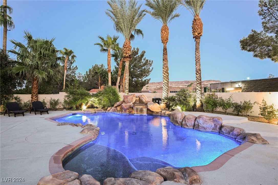 1882 Whispering Circle