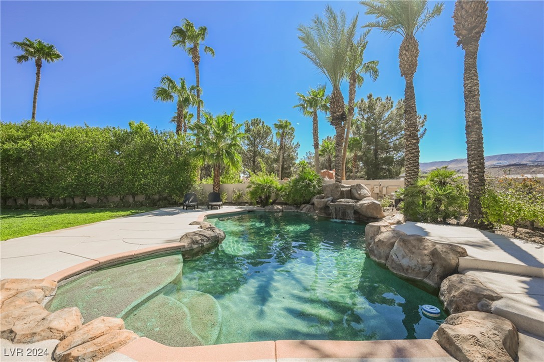 1882 Whispering Circle