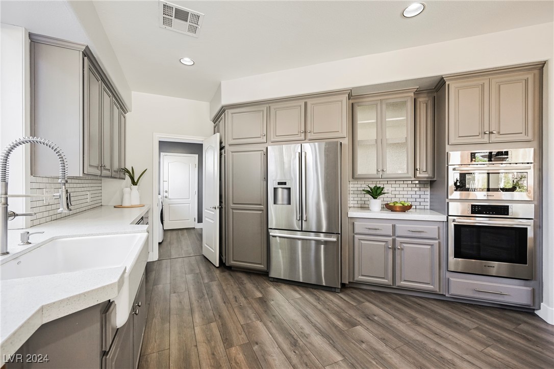 1882 Whispering Circle