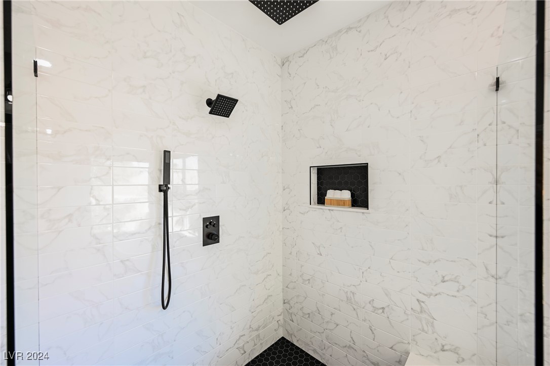 1882 Whispering Circle