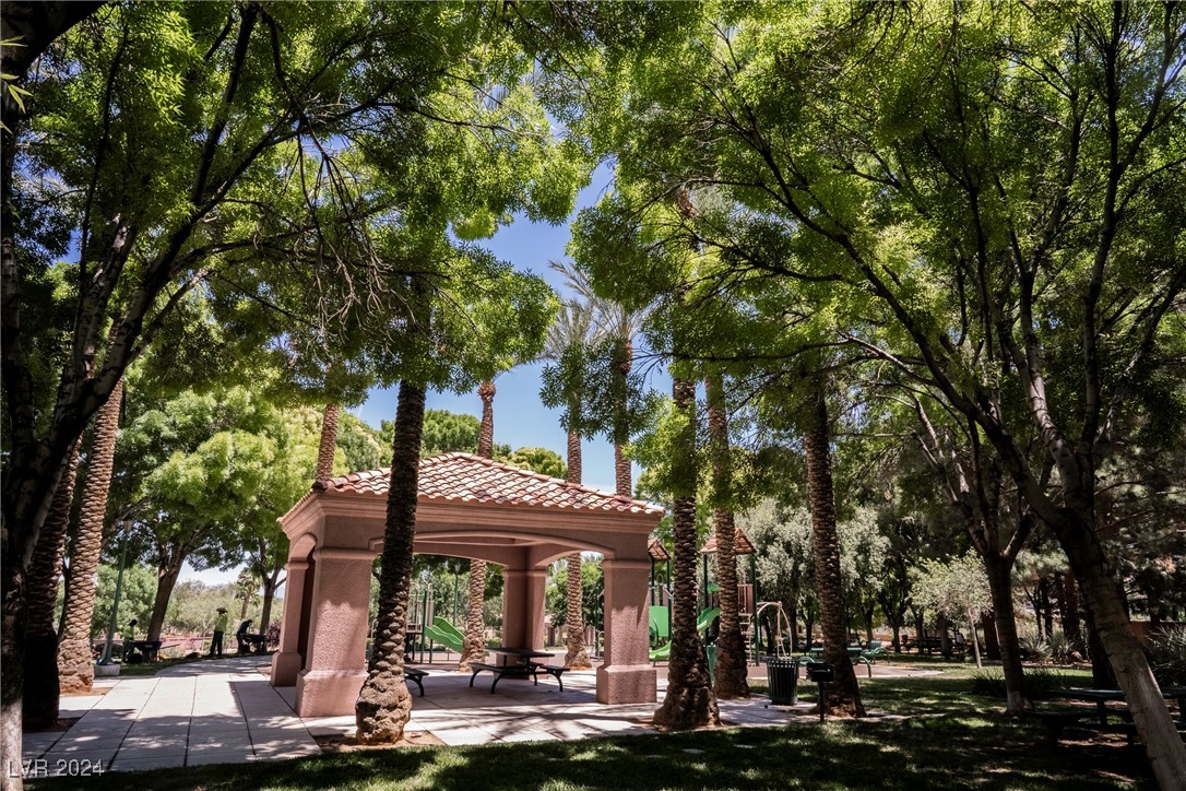 1882 Whispering Circle