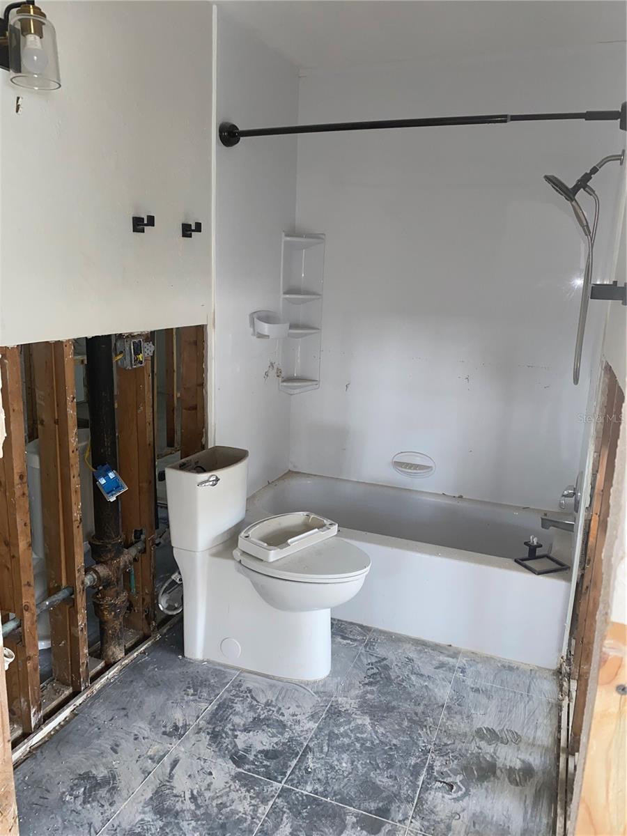 1702 BAYOU GRANDE BLVD NE