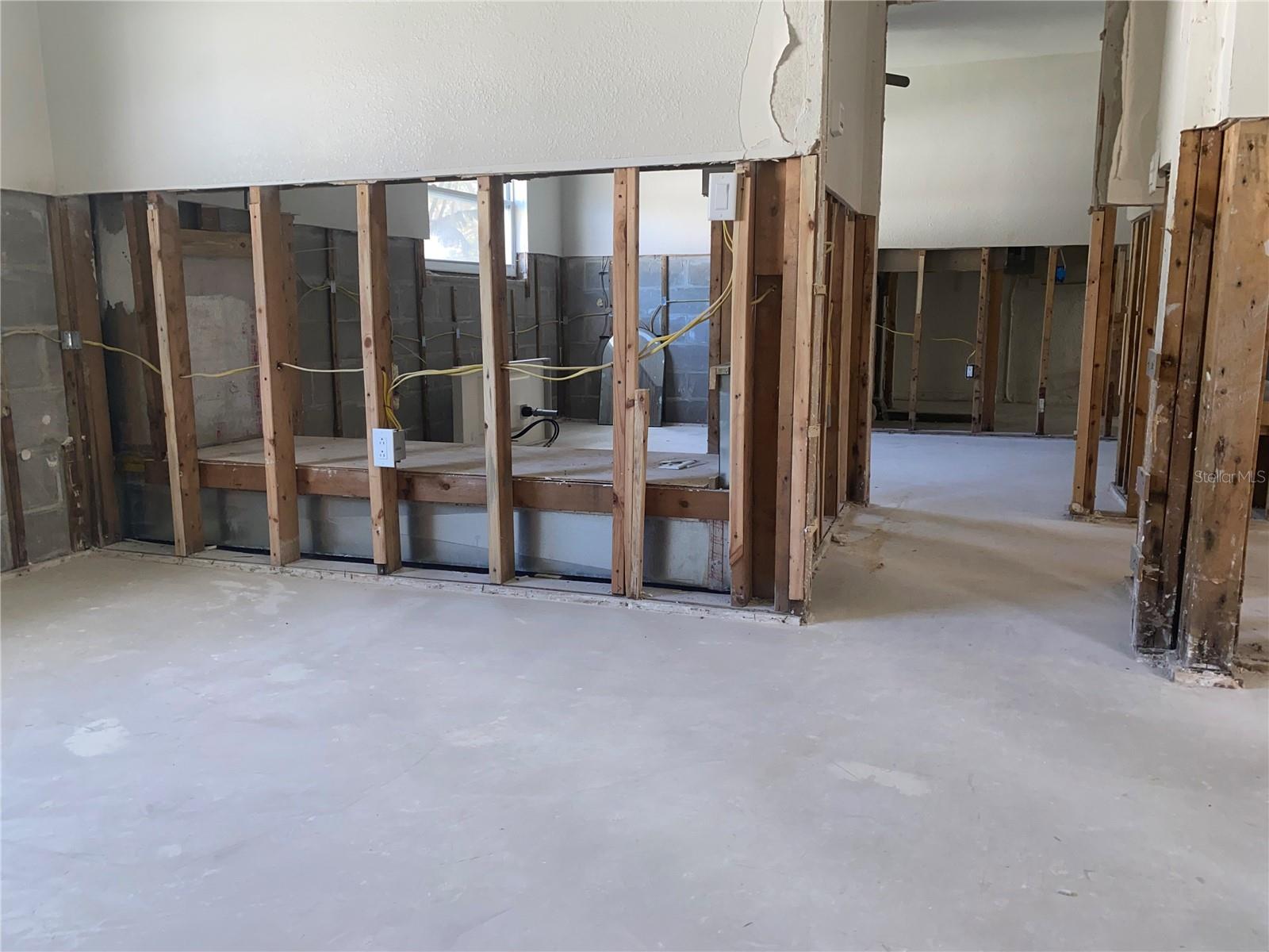 1702 BAYOU GRANDE BLVD NE