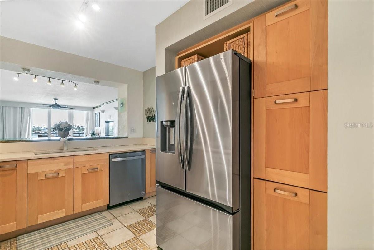 6085 BAHIA DEL MAR CIR #366