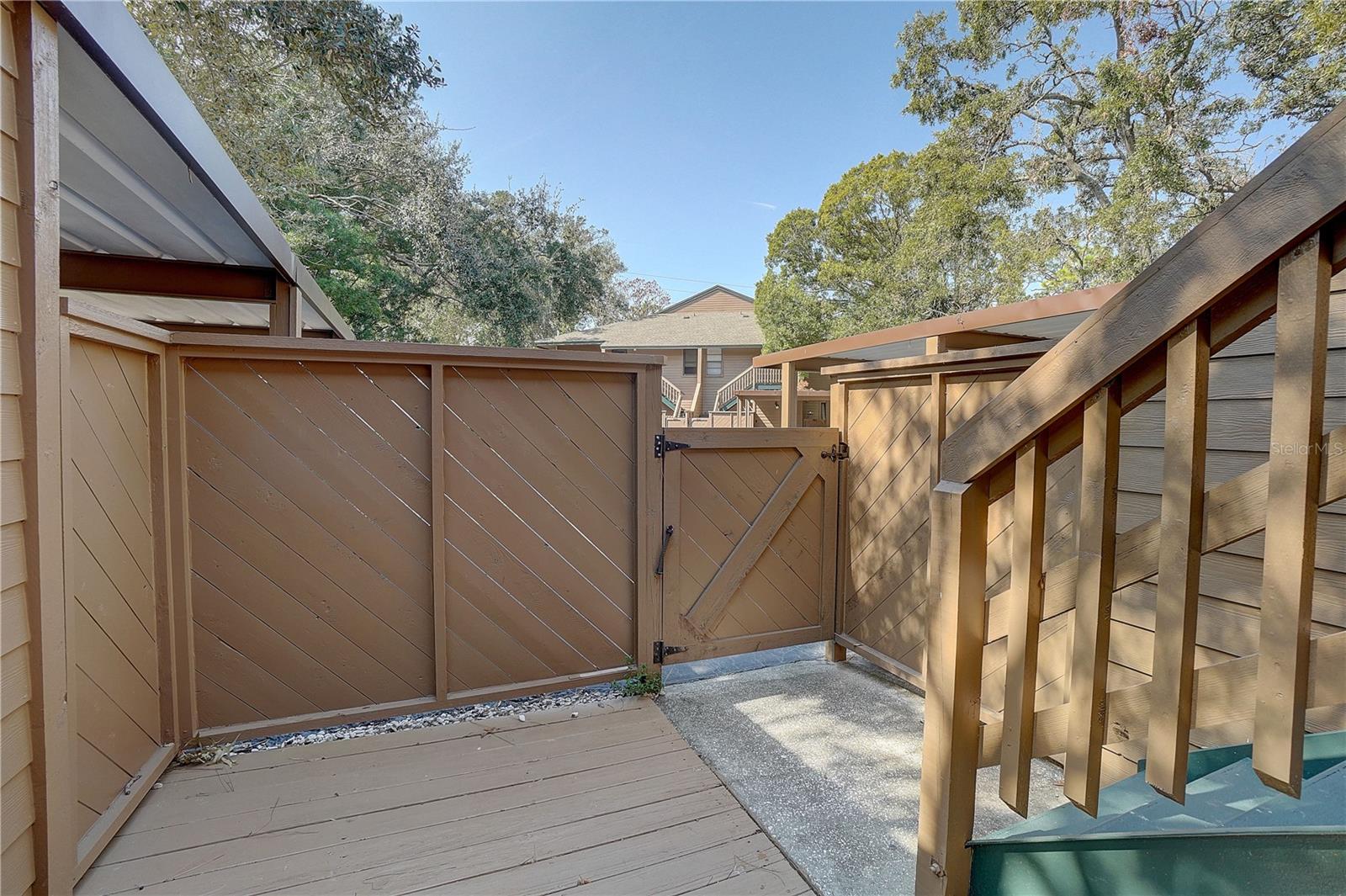 1106 LENNOX RD W