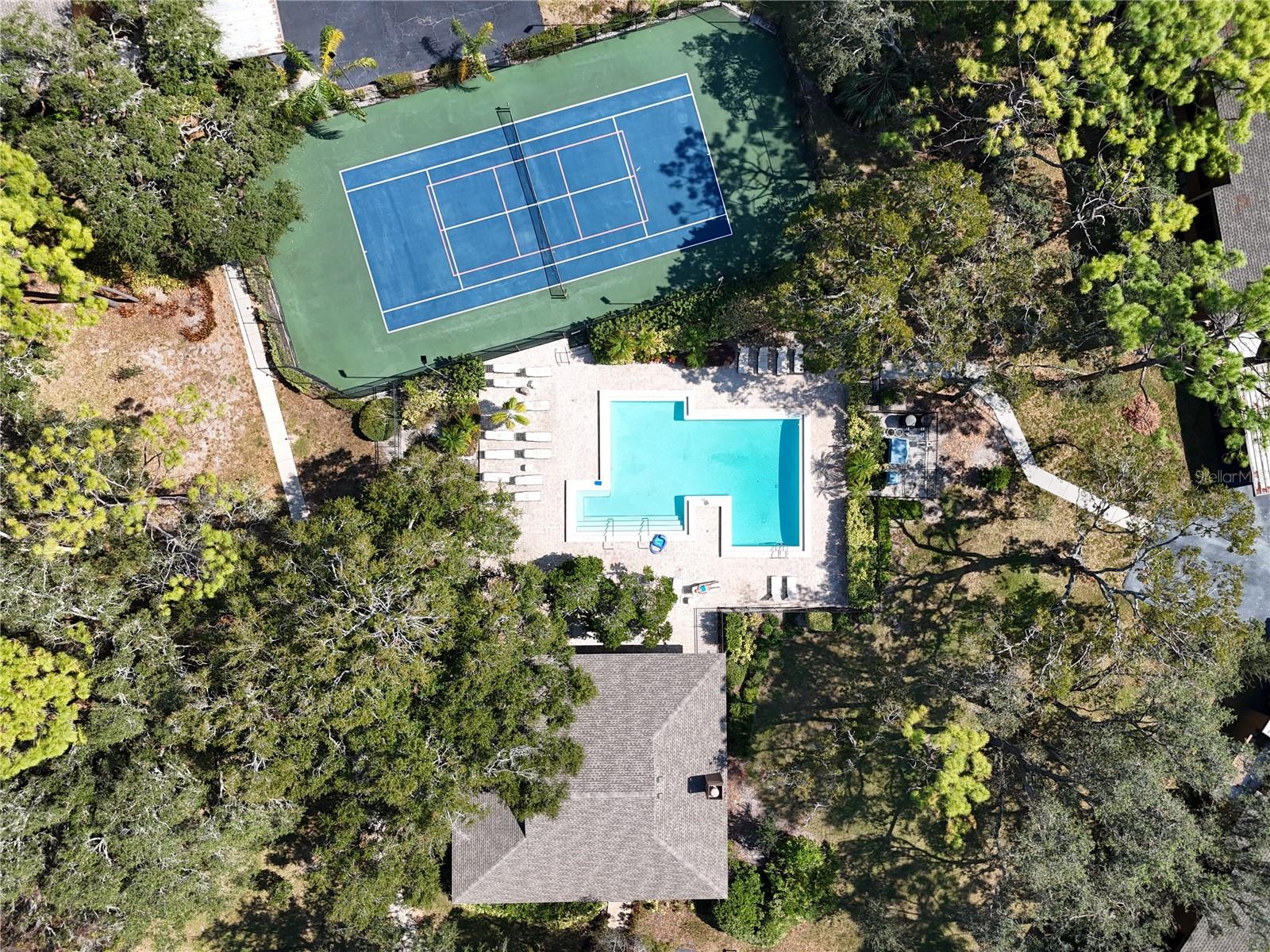 1106 LENNOX RD W
