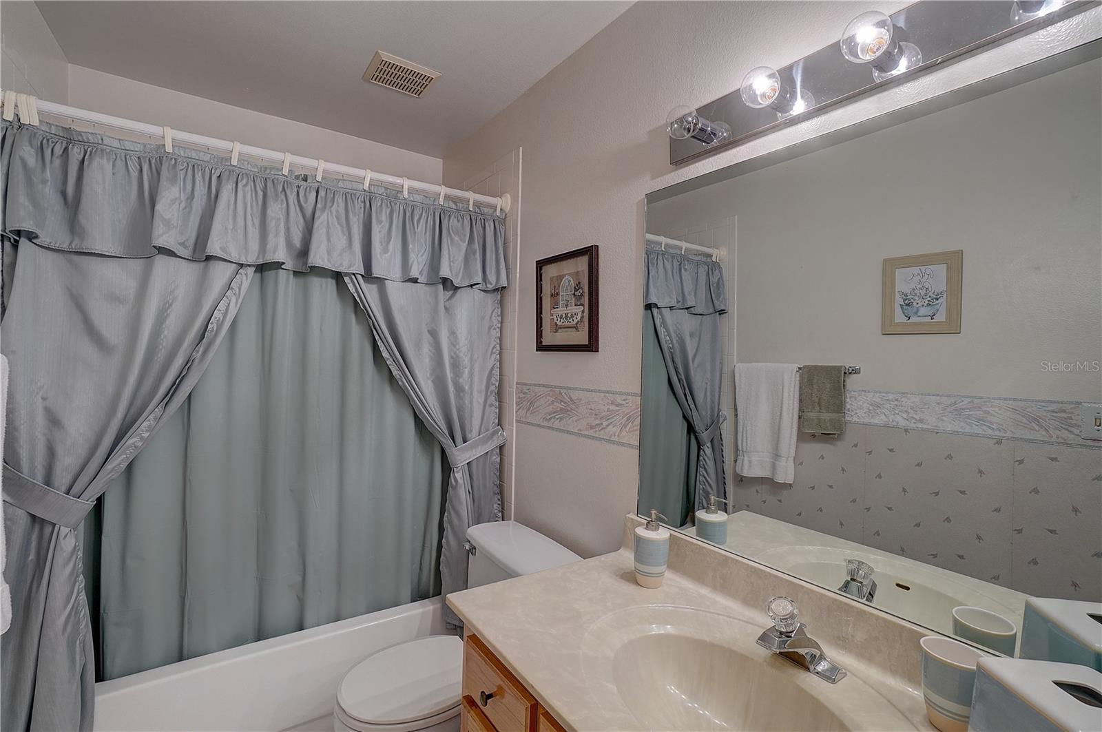 1106 LENNOX RD W