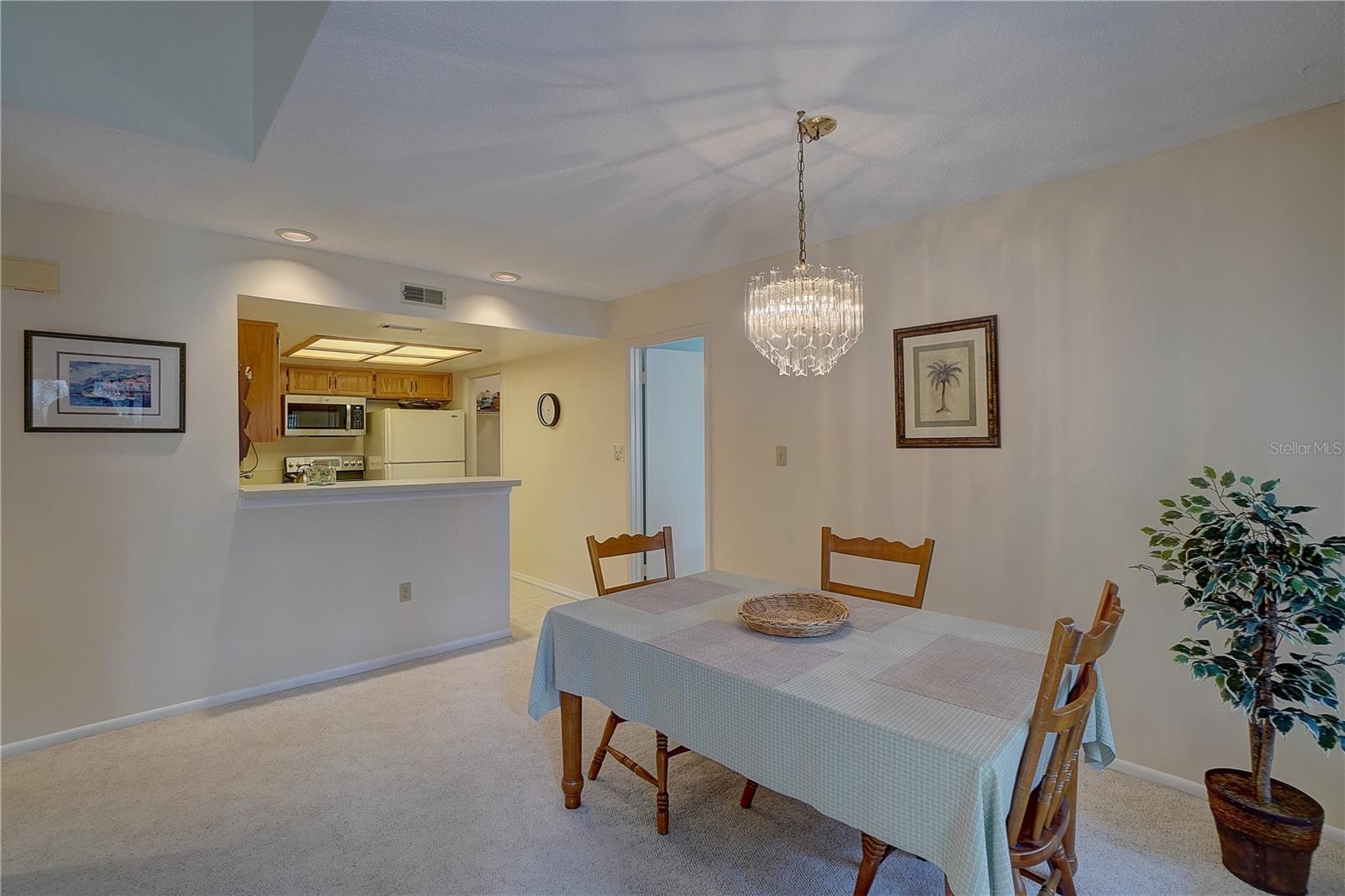 1106 LENNOX RD W