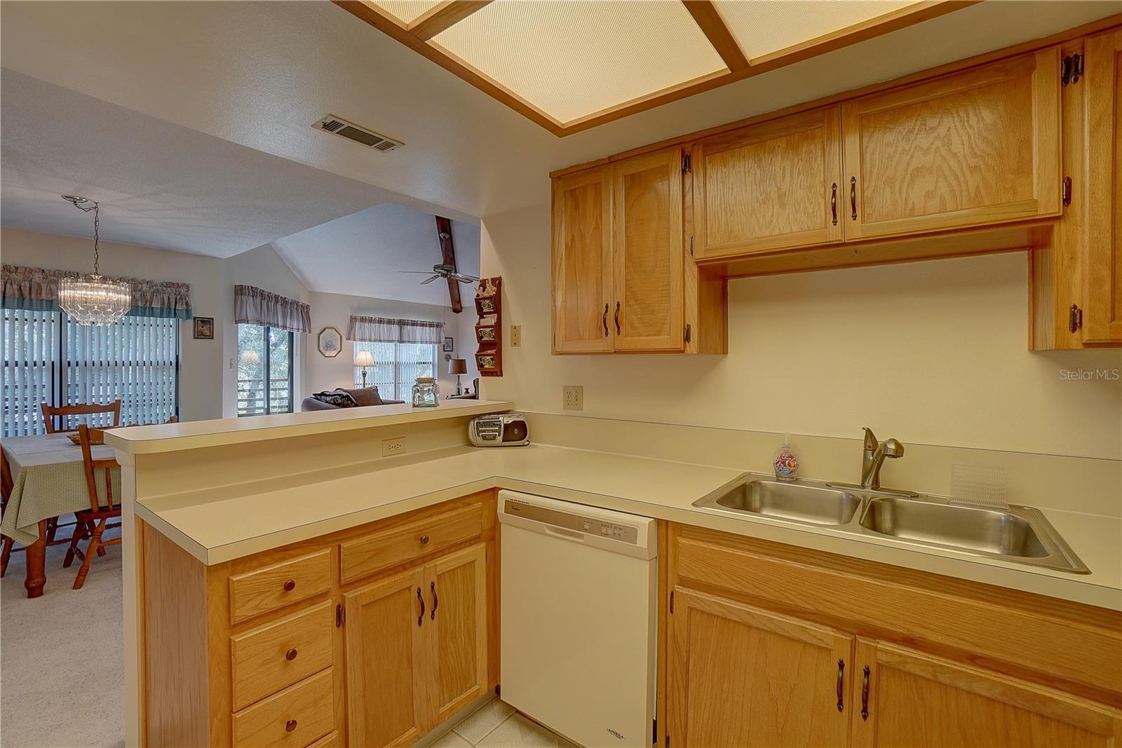 1106 LENNOX RD W