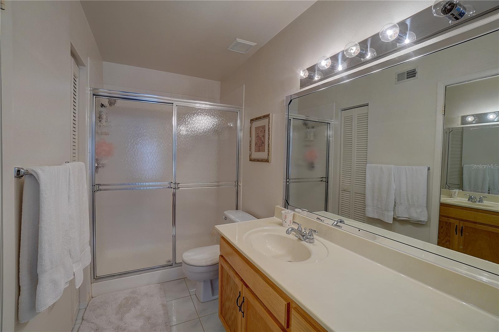 1106 LENNOX RD W