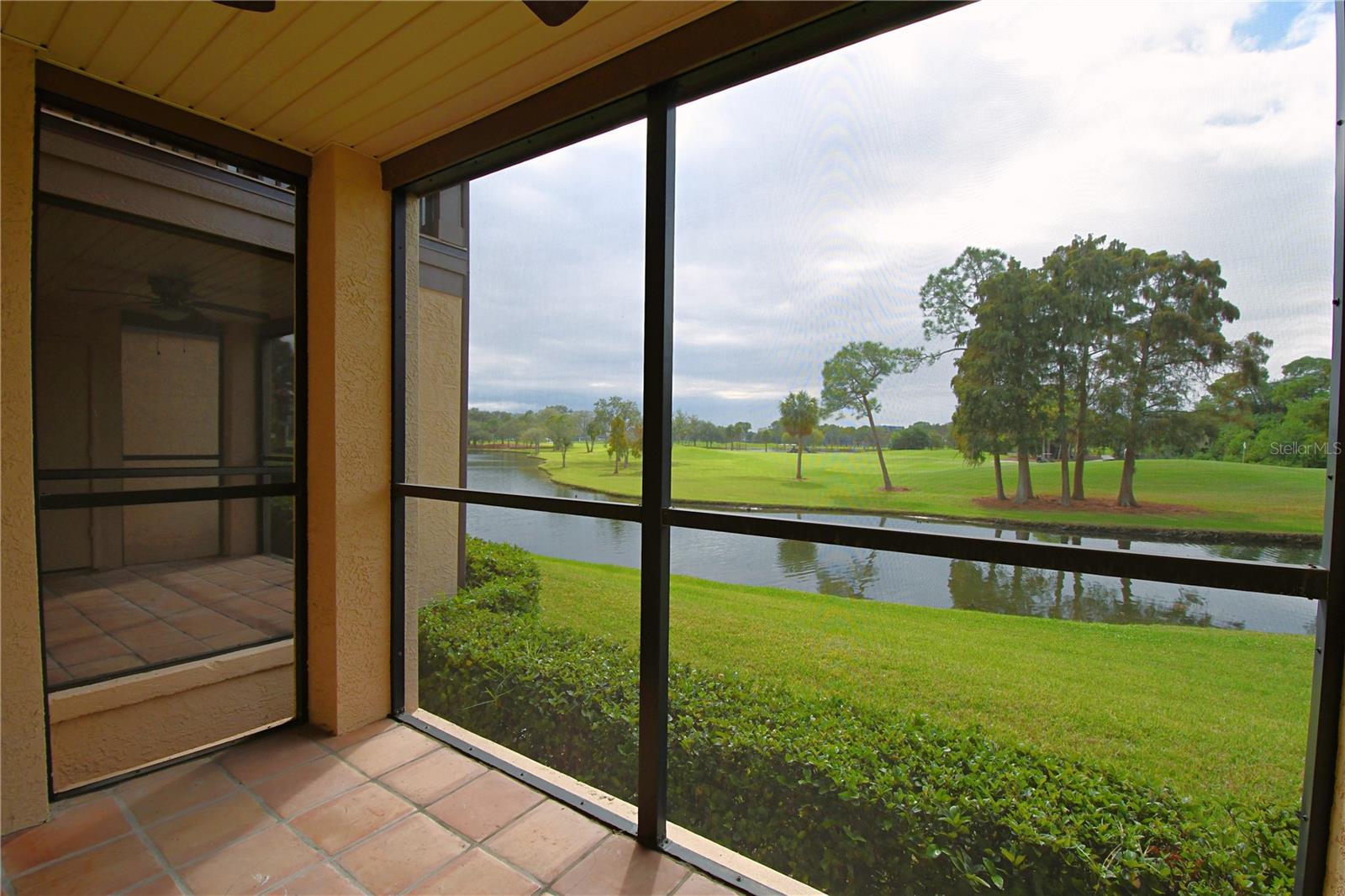 2400 FEATHER SOUND DR #615