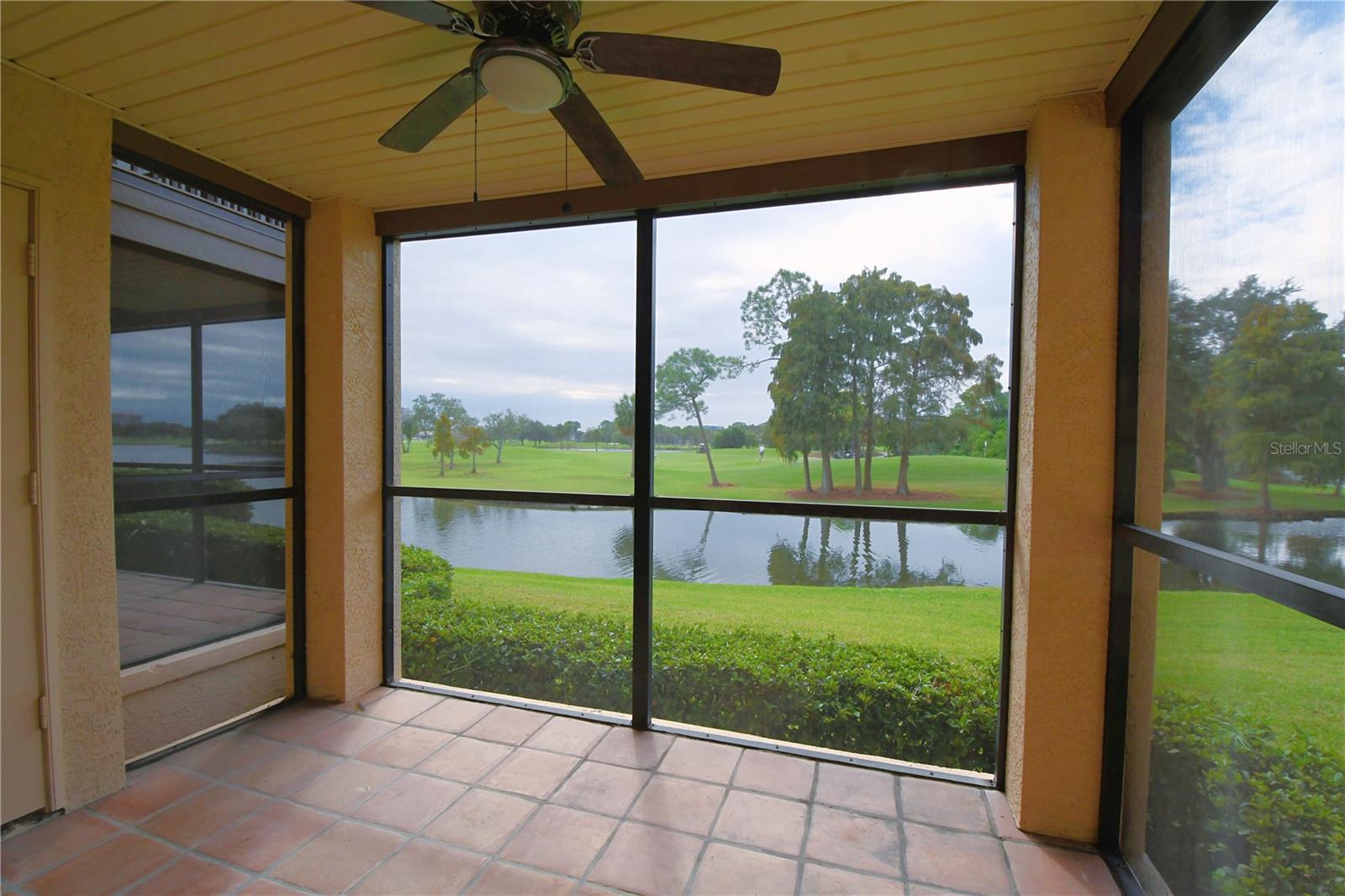 2400 FEATHER SOUND DR #615