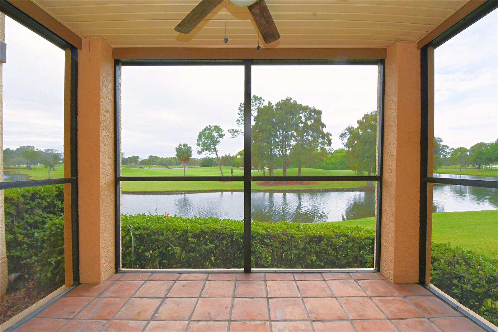 2400 FEATHER SOUND DR #615