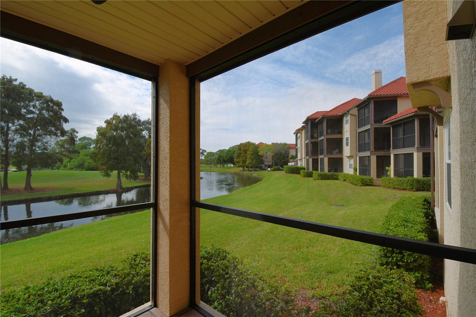 2400 FEATHER SOUND DR #615