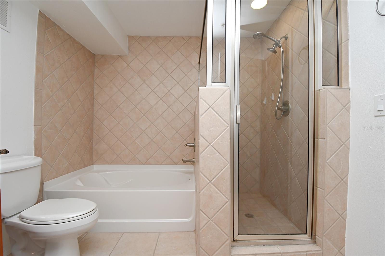 2400 FEATHER SOUND DR #615