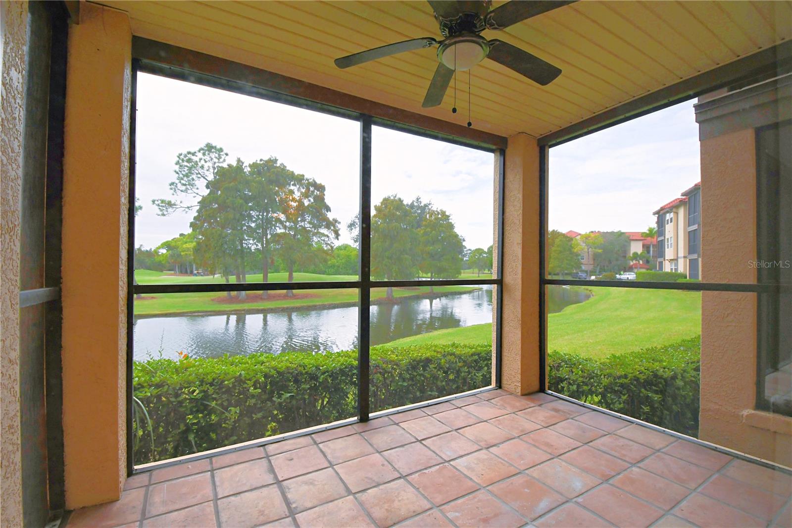 2400 FEATHER SOUND DR #615