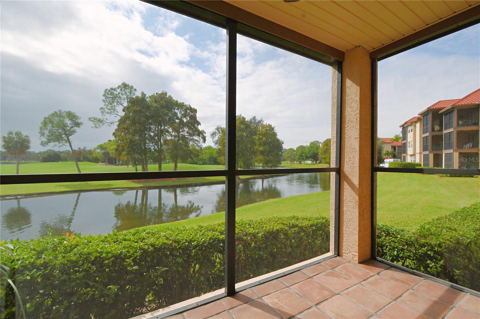 2400 FEATHER SOUND DR #615