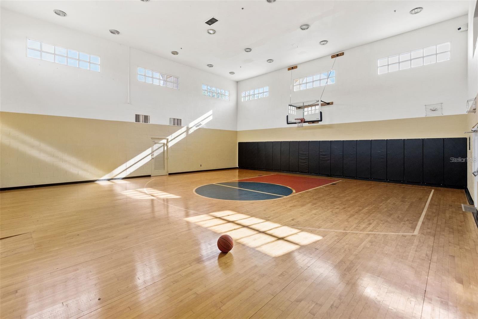 2400 FEATHER SOUND DR #615