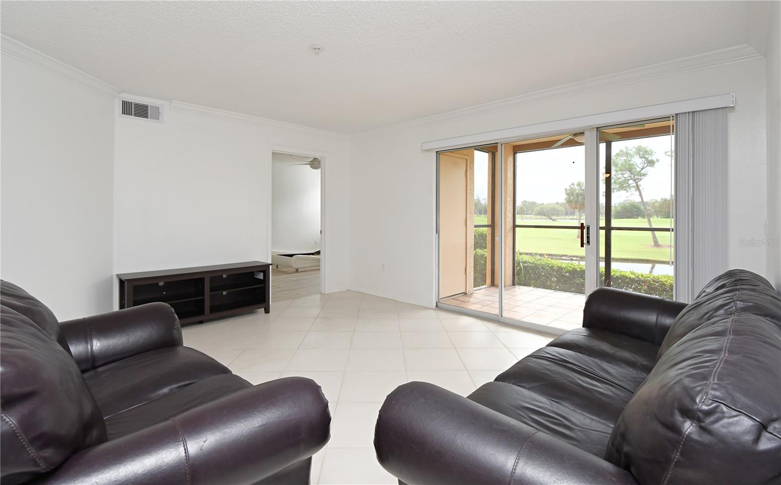 2400 FEATHER SOUND DR #615