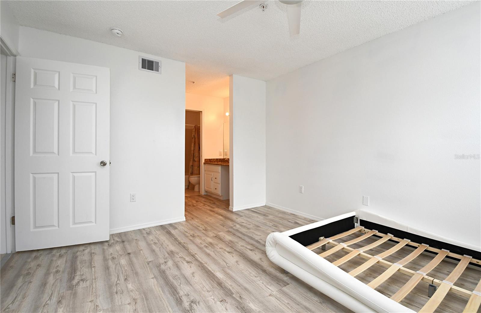 2400 FEATHER SOUND DR #615