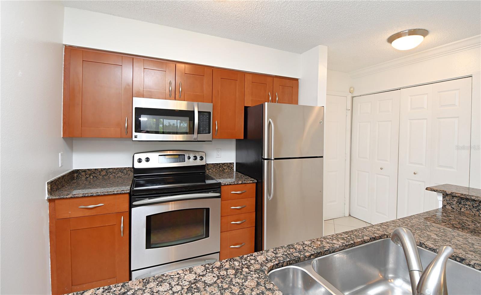 2400 FEATHER SOUND DR #615