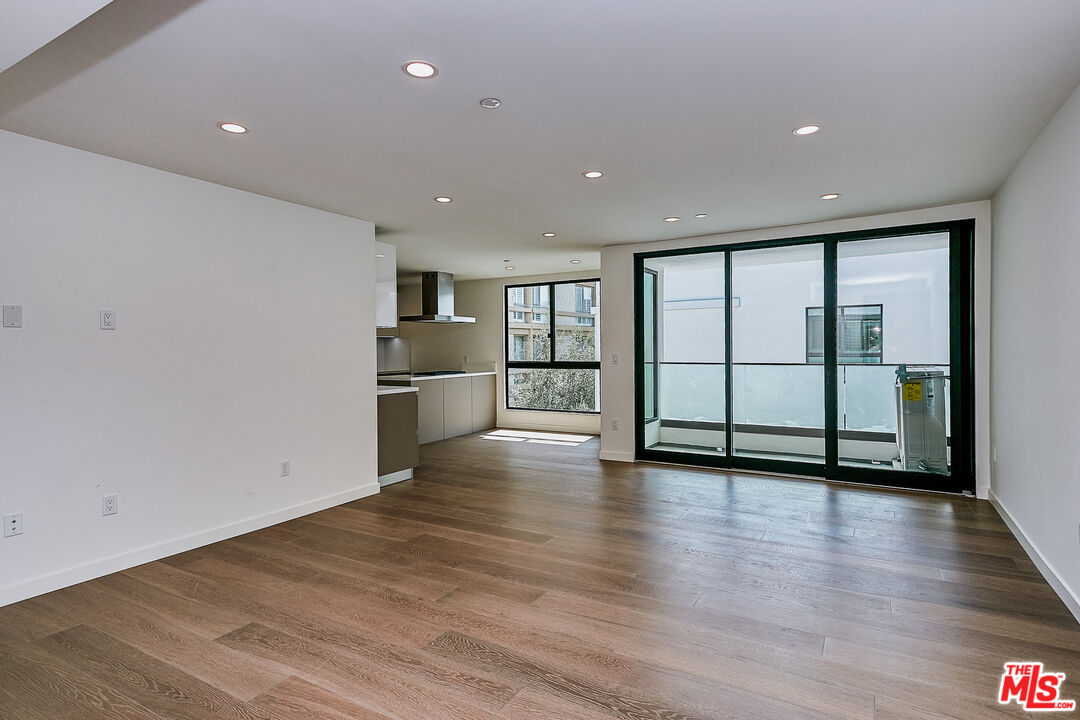 328 N Maple Dr Unit: 305