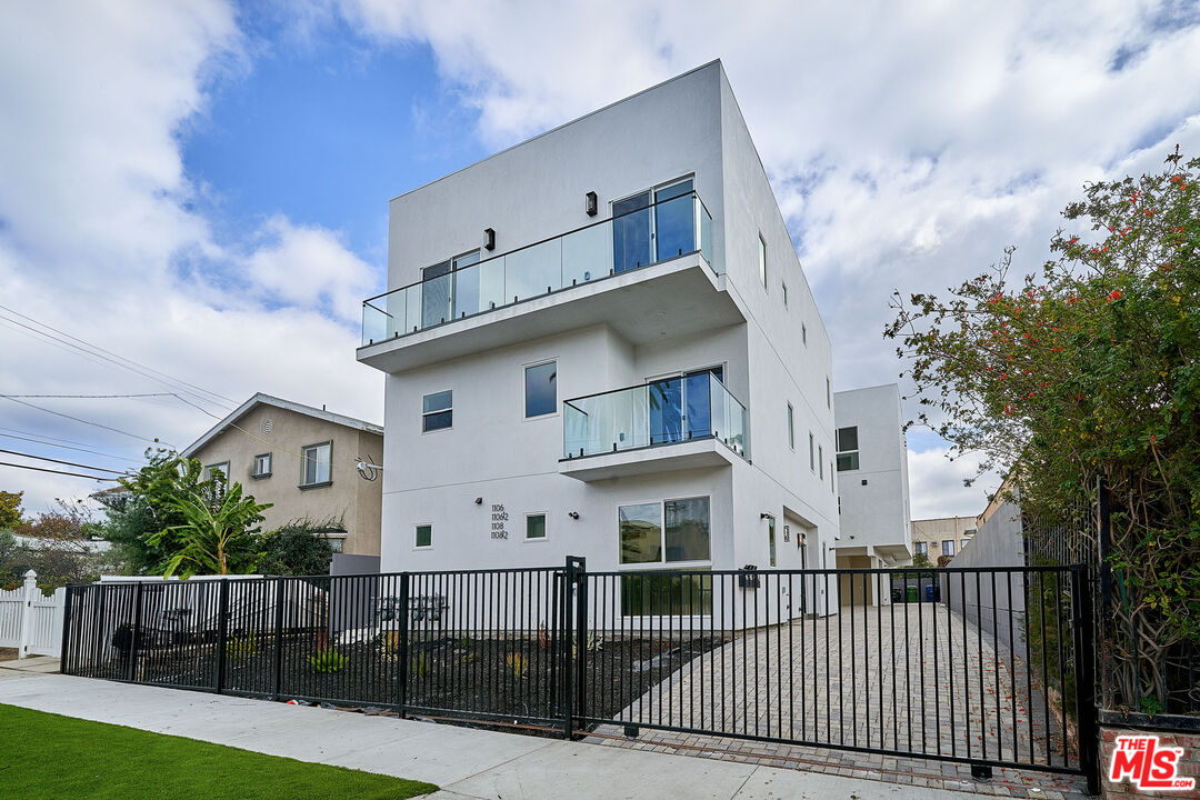 1108 Queen Anne Pl Unit: 1108