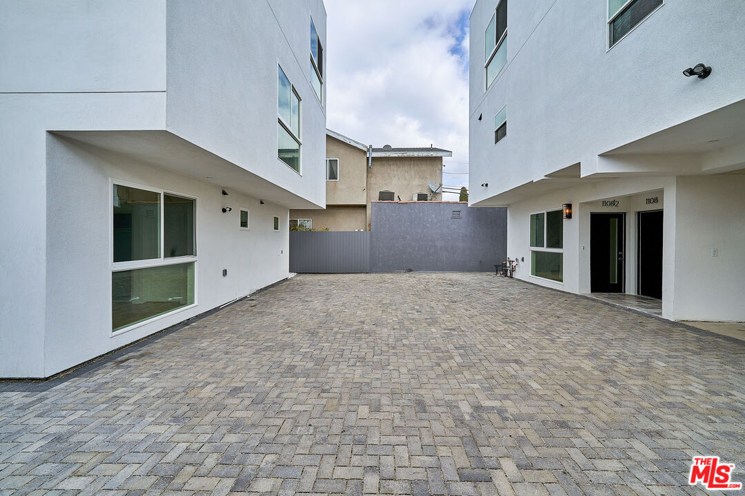 1108 Queen Anne Pl Unit: 1108