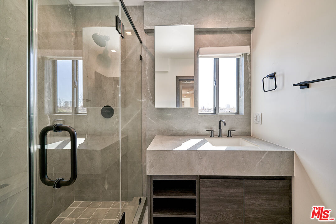145 S Maple Dr Unit: PH401