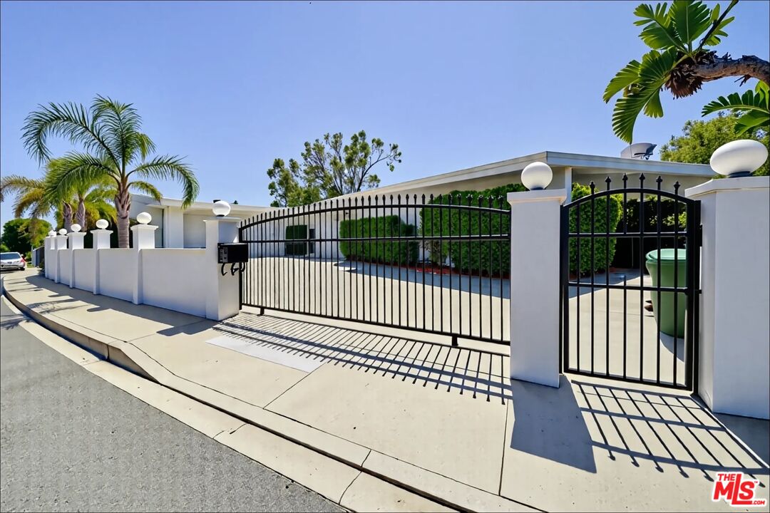 1641 Tower Grove Dr