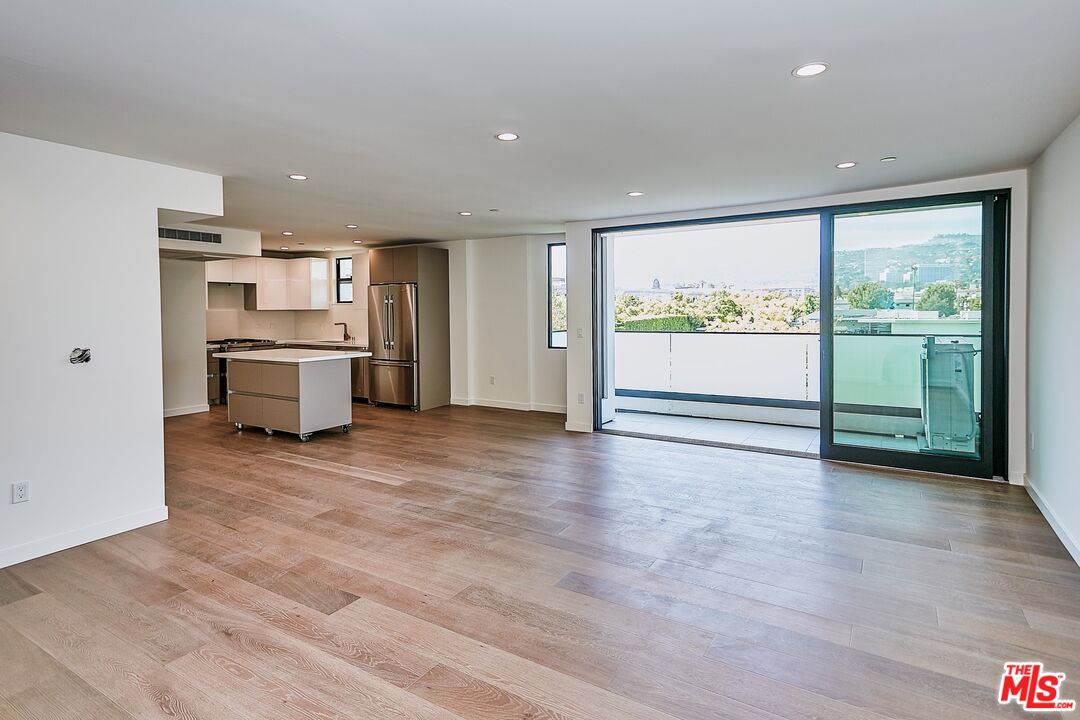 328 N Maple Dr Unit: 109