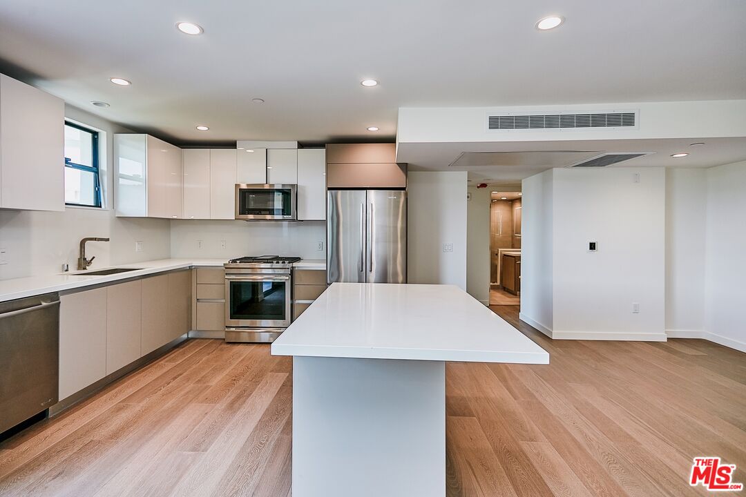 328 N Maple Dr Unit: 109