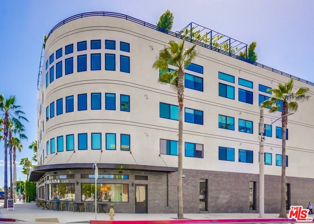 105 S Fairfax Ave Unit: PH303