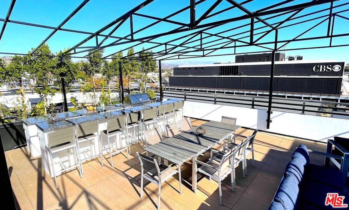 105 S Fairfax Ave Unit: PH303