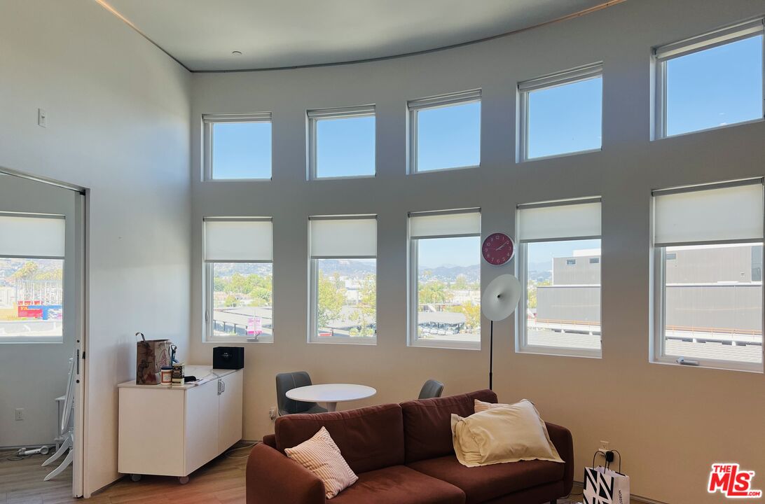 105 S Fairfax Ave Unit: PH303