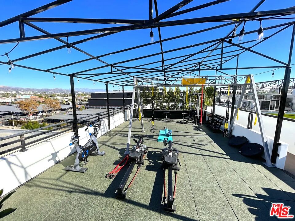 105 S Fairfax Ave Unit: PH303