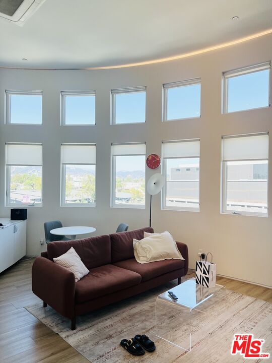 105 S Fairfax Ave Unit: PH303